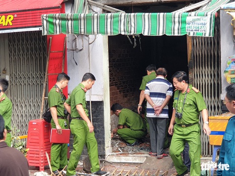 Vụ cháy nhà 3 người thiệt mạng ở quận 7: Nhà khóa 3-4 ổ khóa, khó ứng cứu - Ảnh 3. Vụ cháy nhà 3 người thiệt mạng ở quận 7: Nhà khóa 3-4 ổ khóa, khó ứng cứu - Ảnh 3.
