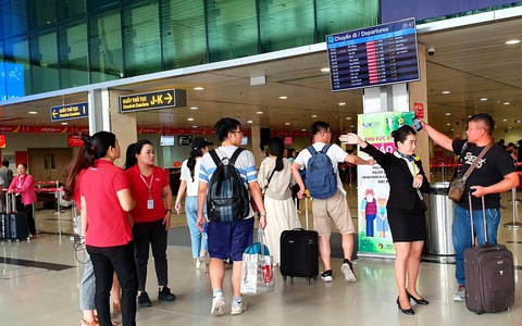 Rất phiền tiếng loa ở sân bay - Ảnh 1. Rất phiền tiếng loa ở sân bay - Ảnh 1.