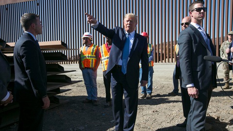 Ông Trump chưa xem băng đảng ma túy là khủng bố, Mexico thở phào - Ảnh 1. Ông Trump chưa xem băng đảng ma túy là khủng bố, Mexico thở phào - Ảnh 1.