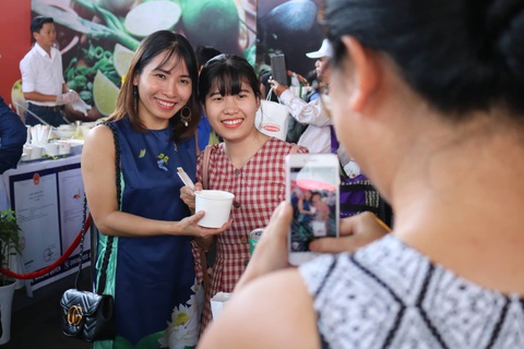 Hơn 3.000 tô phở được phục vụ trong đại tiệc Ngày của phở - Ảnh 13. Hơn 3.000 tô phở được phục vụ trong đại tiệc Ngày của phở - Ảnh 13.