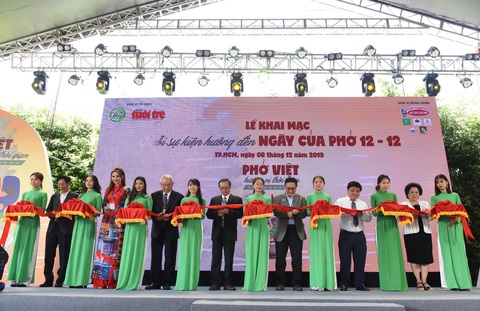 Cùng đưa hương vị phở bay xa theo thời gian - Ảnh 1. Cùng đưa hương vị phở bay xa theo thời gian - Ảnh 1.
