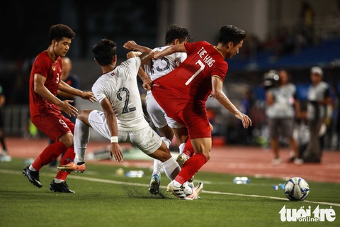 U22 Campuchia đá tiểu xảo nhưng vẫn thua đậm U22 Việt Nam - Ảnh 1. U22 Campuchia đá tiểu xảo nhưng vẫn thua đậm U22 Việt Nam - Ảnh 1.
