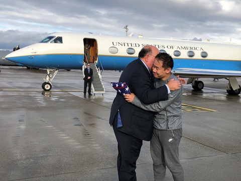 Mỹ và Iran trao đổi tù nhân, Tổng thống Trump khen đàm phán công bằng - Ảnh 1. Mỹ và Iran trao đổi tù nhân, Tổng thống Trump khen đàm phán công bằng - Ảnh 1.