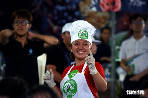 Một trong 5 Người nấu phở ngon 2019 là cô gái mới 26 tuổi - Ảnh 4. Một trong 5 Người nấu phở ngon 2019 là cô gái mới 26 tuổi - Ảnh 4.