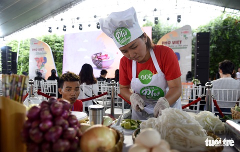 Một trong 5 Người nấu phở ngon 2019 là cô gái mới 26 tuổi - Ảnh 5. Một trong 5 Người nấu phở ngon 2019 là cô gái mới 26 tuổi - Ảnh 5.