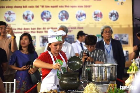 Một trong 5 Người nấu phở ngon 2019 là cô gái mới 26 tuổi - Ảnh 8. Một trong 5 Người nấu phở ngon 2019 là cô gái mới 26 tuổi - Ảnh 8.