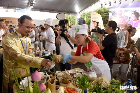 Một trong 5 Người nấu phở ngon 2019 là cô gái mới 26 tuổi - Ảnh 10. Một trong 5 Người nấu phở ngon 2019 là cô gái mới 26 tuổi - Ảnh 10.