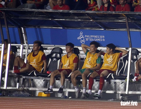 Quang Hải làm gì trong trận thắng U22 Campuchia 4-0? - Ảnh 9. Quang Hải làm gì trong trận thắng U22 Campuchia 4-0? - Ảnh 9.