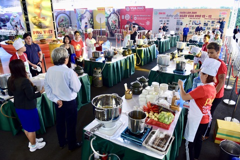Ngày của Phở 2019: Những bếp phở đã đỏ lửa - Ảnh 1. Ngày của Phở 2019: Những bếp phở đã đỏ lửa - Ảnh 1.