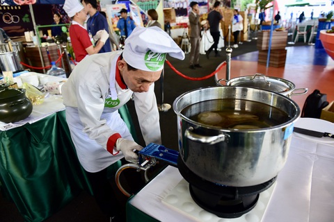 Ngày của Phở 2019: Những bếp phở đã đỏ lửa - Ảnh 2. Ngày của Phở 2019: Những bếp phở đã đỏ lửa - Ảnh 2.
