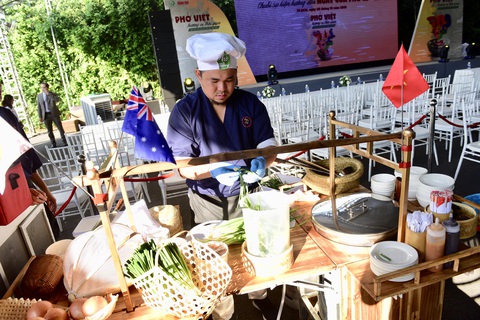 Ngày của Phở 2019: Những bếp phở đã đỏ lửa - Ảnh 12. Ngày của Phở 2019: Những bếp phở đã đỏ lửa - Ảnh 12.