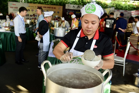 Ngày của Phở 2019: Những bếp phở đã đỏ lửa - Ảnh 8. Ngày của Phở 2019: Những bếp phở đã đỏ lửa - Ảnh 8.