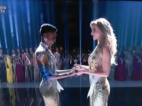 Người đẹp Nam Phi Zozibini Tunzi giành vương miện Miss Universe 2019 - Ảnh 9. Người đẹp Nam Phi Zozibini Tunzi giành vương miện Miss Universe 2019 - Ảnh 9.