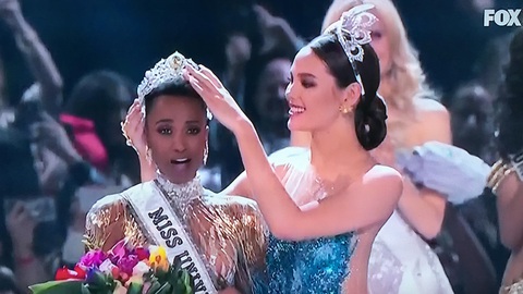 Người đẹp Nam Phi Zozibini Tunzi giành vương miện Miss Universe 2019 - Ảnh 3. Người đẹp Nam Phi Zozibini Tunzi giành vương miện Miss Universe 2019 - Ảnh 3.