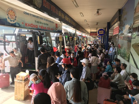 Mua vé tại bến 352.000 đồng, lên xe bị thu 700.000 đồng - Ảnh 3. Mua vé tại bến 352.000 đồng, lên xe bị thu 700.000 đồng - Ảnh 3.