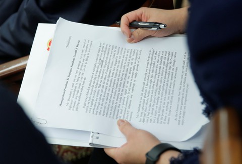 Ông Trump nói sẽ gặp ông Tập trên đường đi gặp ông Kim - Ảnh 2. Ông Trump nói sẽ gặp ông Tập trên đường đi gặp ông Kim - Ảnh 2.