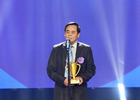 Quang Hải giành danh hiệu VĐV nam của năm - Cup Chiến thắng 2018 - Ảnh 6. Quang Hải giành danh hiệu VĐV nam của năm - Cup Chiến thắng 2018 - Ảnh 6.