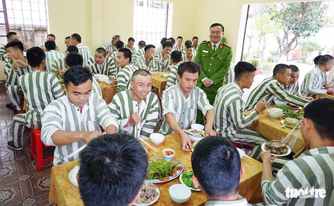 Phạm nhân tự nấu bữa cơm tất niên đặc biệt của mình - Ảnh 2. Phạm nhân tự nấu bữa cơm tất niên đặc biệt của mình - Ảnh 2.
