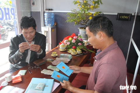 Hành khách bỏ quên vali có nhiều tài sản, nhà xe tìm trả lại - Ảnh 1. Hành khách bỏ quên vali có nhiều tài sản, nhà xe tìm trả lại - Ảnh 1.