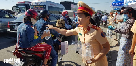 Đường từ miền Tây về TP.HCM: đã giảm nhiệt chút ít - Ảnh 3. Đường từ miền Tây về TP.HCM: đã giảm nhiệt chút ít - Ảnh 3.
