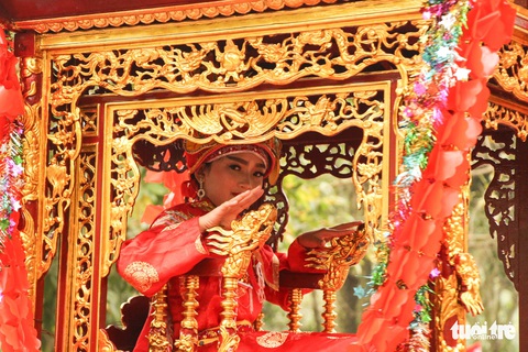 Chia nhỏ lộc, bỏ lộc hoa tre vào… bao tải tránh vỡ trận hội Gióng - Ảnh 1. Chia nhỏ lộc, bỏ lộc hoa tre vào… bao tải tránh vỡ trận hội Gióng - Ảnh 1.