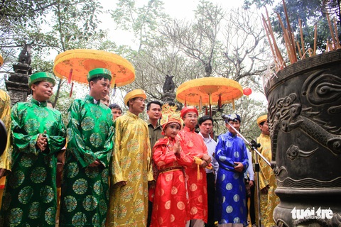 Chia nhỏ lộc, bỏ lộc hoa tre vào… bao tải tránh vỡ trận hội Gióng - Ảnh 8. Chia nhỏ lộc, bỏ lộc hoa tre vào… bao tải tránh vỡ trận hội Gióng - Ảnh 8.