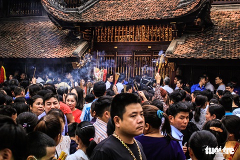Chia nhỏ lộc, bỏ lộc hoa tre vào… bao tải tránh vỡ trận hội Gióng - Ảnh 9. Chia nhỏ lộc, bỏ lộc hoa tre vào… bao tải tránh vỡ trận hội Gióng - Ảnh 9.