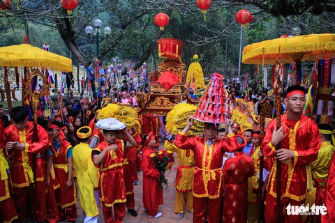 Chia nhỏ lộc, bỏ lộc hoa tre vào… bao tải tránh vỡ trận hội Gióng - Ảnh 4. Chia nhỏ lộc, bỏ lộc hoa tre vào… bao tải tránh vỡ trận hội Gióng - Ảnh 4.