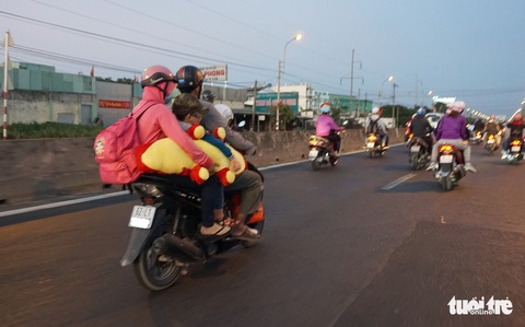 Lên lại Sài Gòn với trĩu nặng quà quê - Ảnh 2. Lên lại Sài Gòn với trĩu nặng quà quê - Ảnh 2.