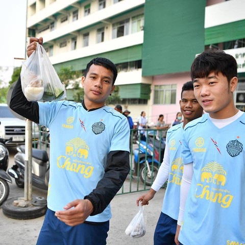 Xem Xuân Trường tập luyện kiểu nhà binh cùng Buriram - Ảnh 4. Xem Xuân Trường tập luyện kiểu nhà binh cùng Buriram - Ảnh 4.