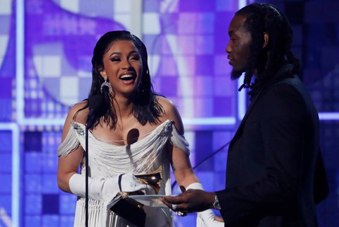 Lady Gaga giành 3 giải Grammy, bà Michelle Obama bất ngờ xuất hiện - Ảnh 6. Lady Gaga giành 3 giải Grammy, bà Michelle Obama bất ngờ xuất hiện - Ảnh 6.