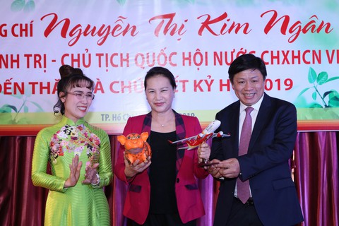 Chủ tịch Quốc hội thăm, chúc Tết HDBank, Vietjet - Ảnh 1. Chủ tịch Quốc hội thăm, chúc Tết HDBank, Vietjet - Ảnh 1.