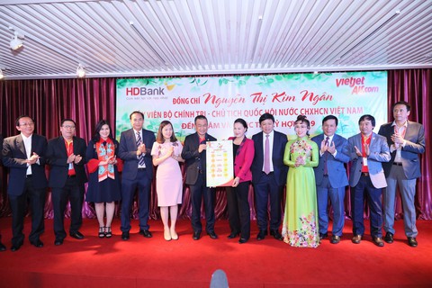 Chủ tịch Quốc hội thăm, chúc Tết HDBank, Vietjet - Ảnh 2. Chủ tịch Quốc hội thăm, chúc Tết HDBank, Vietjet - Ảnh 2.