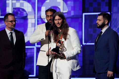 Lady Gaga giành 3 giải Grammy, bà Michelle Obama bất ngờ xuất hiện - Ảnh 2. Lady Gaga giành 3 giải Grammy, bà Michelle Obama bất ngờ xuất hiện - Ảnh 2.