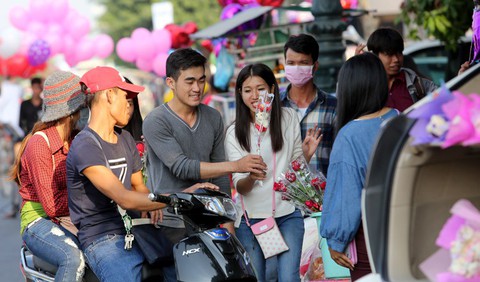 Campuchia dạy giới trẻ ngày Valentine không phải để yêu nhau - Ảnh 1. Campuchia dạy giới trẻ ngày Valentine không phải để yêu nhau - Ảnh 1.