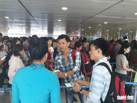 Yêu cầu đại lý vé máy bay chơi khăm khách giải trình - Ảnh 1. Yêu cầu đại lý vé máy bay chơi khăm khách giải trình - Ảnh 1.