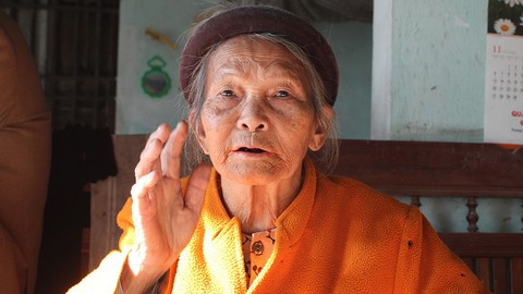 Người mẹ động viên con ra trận năm 1979 - Ảnh 1. Người mẹ động viên con ra trận năm 1979 - Ảnh 1.
