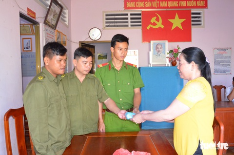Chiến sĩ nghĩa vụ trả hơn 9 triệu và nhẫn vàng cho người làm rơi - Ảnh 1. Chiến sĩ nghĩa vụ trả hơn 9 triệu và nhẫn vàng cho người làm rơi - Ảnh 1.