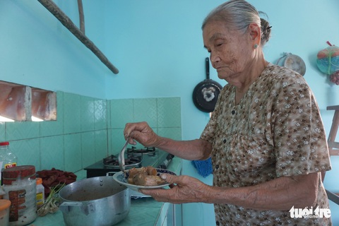 Cặp vợ chồng già 55 năm vun vén yêu thương - Ảnh 4. Cặp vợ chồng già 55 năm vun vén yêu thương - Ảnh 4.
