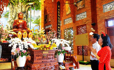 Tới chùa hãy đốt tâm hương - Ảnh 1. Tới chùa hãy đốt tâm hương - Ảnh 1.