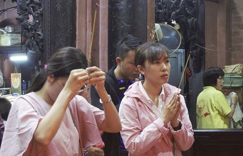 Tới chùa hãy đốt tâm hương - Ảnh 4. Tới chùa hãy đốt tâm hương - Ảnh 4.