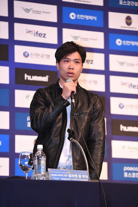 Chùm ảnh Công Phượng ra mắt CLB Incheon United - Ảnh 1. Chùm ảnh Công Phượng ra mắt CLB Incheon United - Ảnh 1.