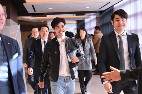 Chùm ảnh Công Phượng ra mắt CLB Incheon United - Ảnh 4. Chùm ảnh Công Phượng ra mắt CLB Incheon United - Ảnh 4.