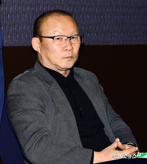 Chùm ảnh Công Phượng ra mắt CLB Incheon United - Ảnh 7. Chùm ảnh Công Phượng ra mắt CLB Incheon United - Ảnh 7.