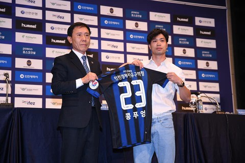 Công Phượng chính thức nhận áo số 23 của Incheon United - Ảnh 1. Công Phượng chính thức nhận áo số 23 của Incheon United - Ảnh 1.