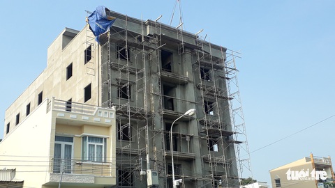 Chưa kịp xử lý vi phạm, tòa nhà 4 tầng đã làm chết 3 người - Ảnh 2. Chưa kịp xử lý vi phạm, tòa nhà 4 tầng đã làm chết 3 người - Ảnh 2.