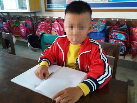 Cảnh cáo cô giáo tát học sinh chảy máu tai - Ảnh 1. Cảnh cáo cô giáo tát học sinh chảy máu tai - Ảnh 1.