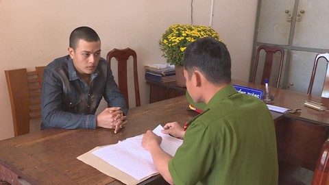 Khởi tố thanh niên cho vay lãi nặng, dọa chặt tay con nợ - Ảnh 1. Khởi tố thanh niên cho vay lãi nặng, dọa chặt tay con nợ - Ảnh 1.