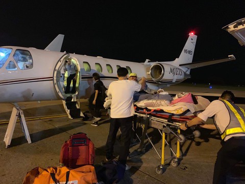 Việt kiều bị tạt axít ở Quảng Ngãi đã được đưa ra nước ngoài chữa trị - Ảnh 1. Việt kiều bị tạt axít ở Quảng Ngãi đã được đưa ra nước ngoài chữa trị - Ảnh 1.