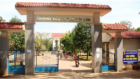Trường tiểu học huy động sai 150 triệu của học sinh nghèo - Ảnh 1. Trường tiểu học huy động sai 150 triệu của học sinh nghèo - Ảnh 1.